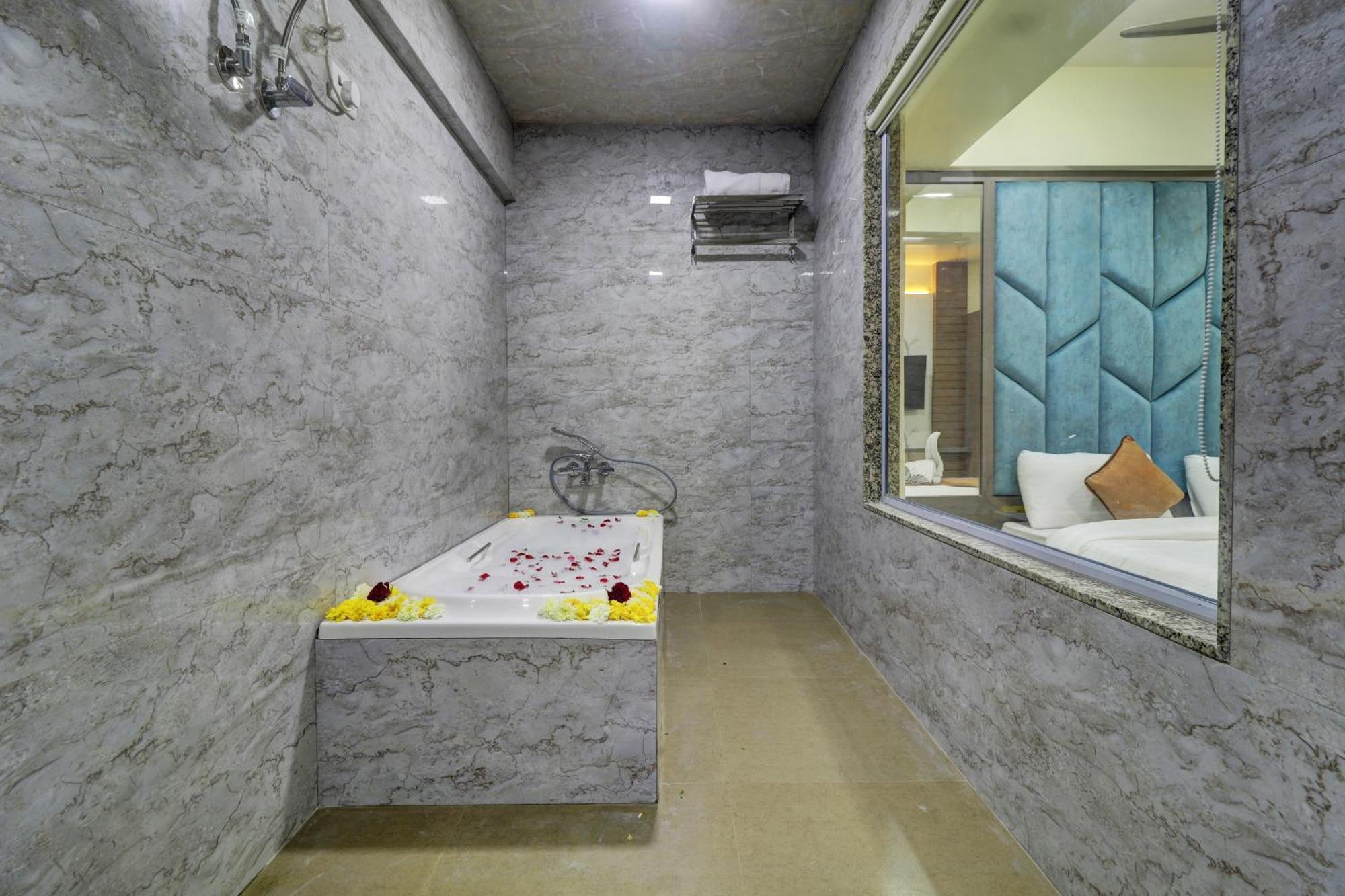 Hotel Shree Residency Lodging & Boarding نافي مومباي المظهر الخارجي الصورة