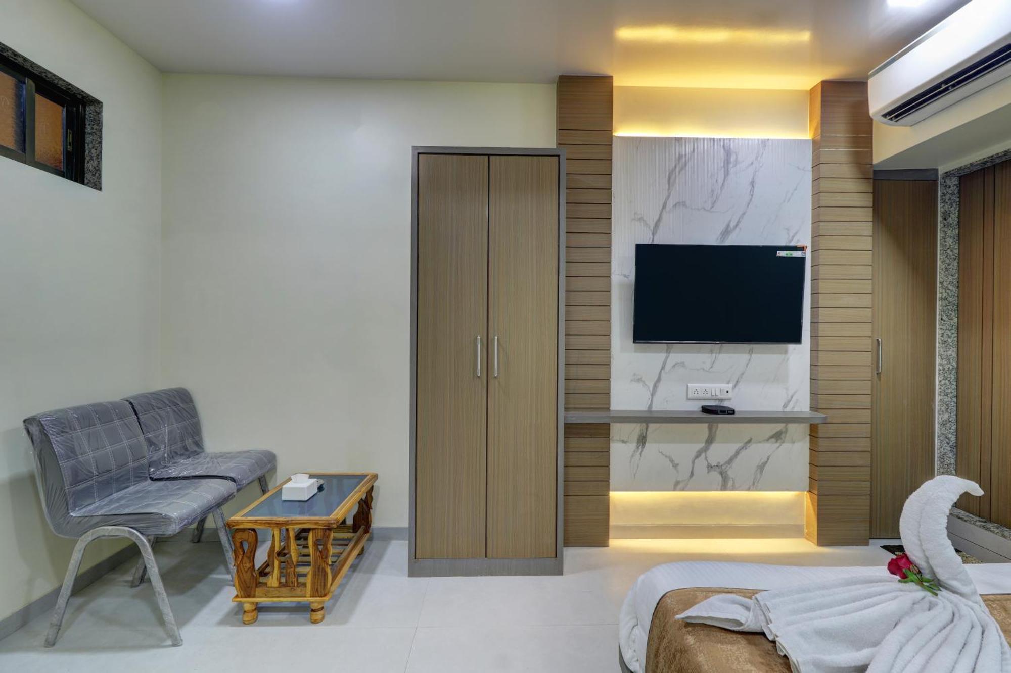 Hotel Shree Residency Lodging & Boarding نافي مومباي المظهر الخارجي الصورة