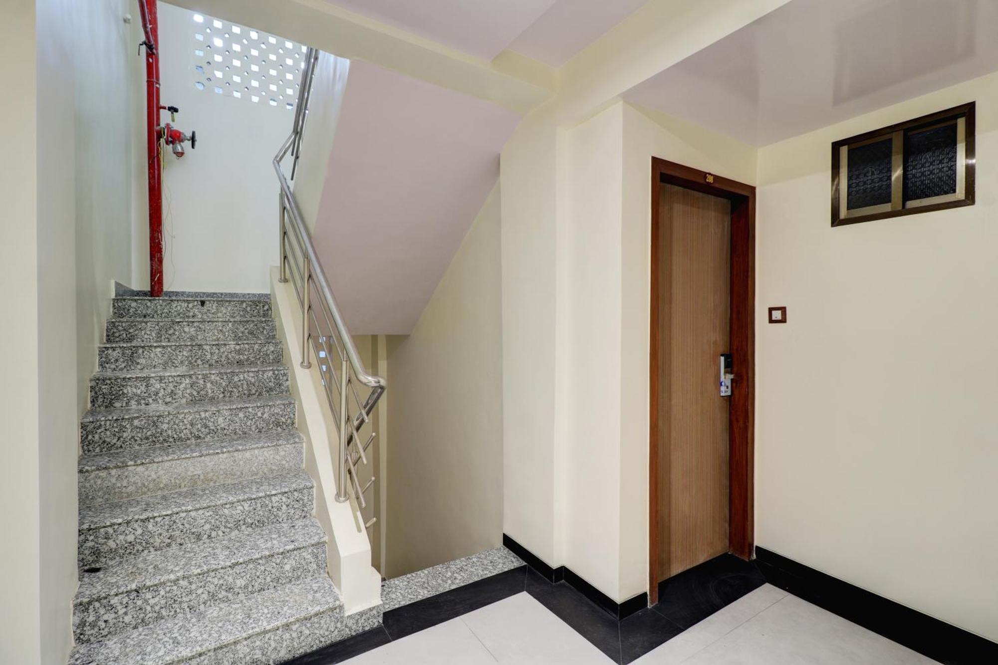 Hotel Shree Residency Lodging & Boarding نافي مومباي المظهر الخارجي الصورة