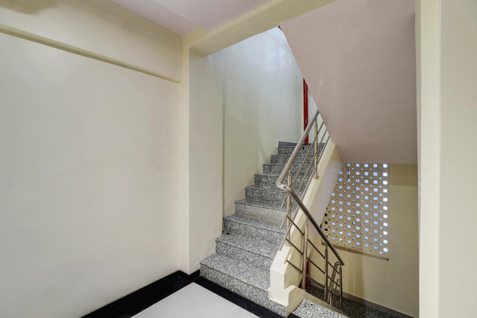 Hotel Shree Residency Lodging & Boarding نافي مومباي المظهر الخارجي الصورة