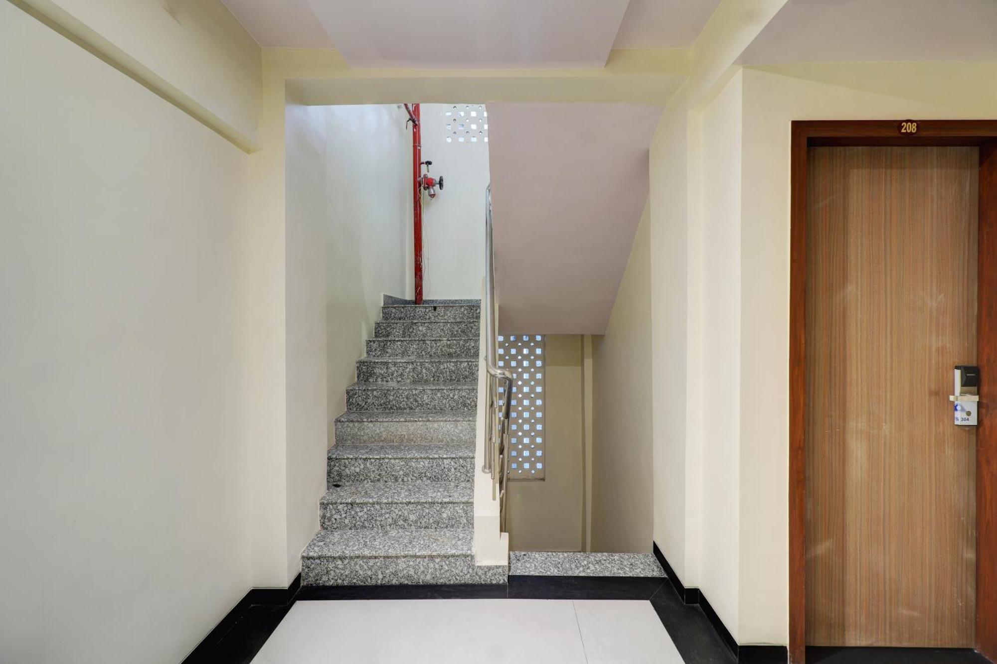 Hotel Shree Residency Lodging & Boarding نافي مومباي المظهر الخارجي الصورة