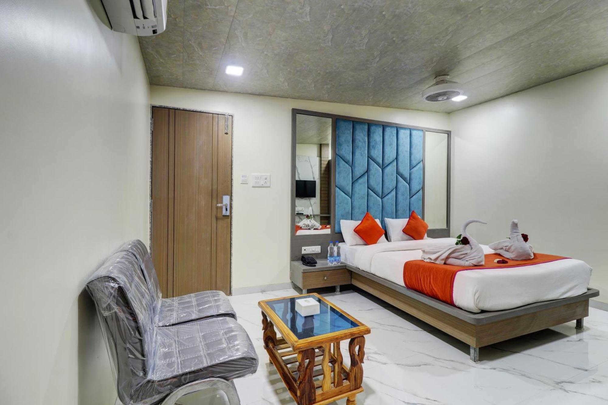 Hotel Shree Residency Lodging & Boarding نافي مومباي المظهر الخارجي الصورة