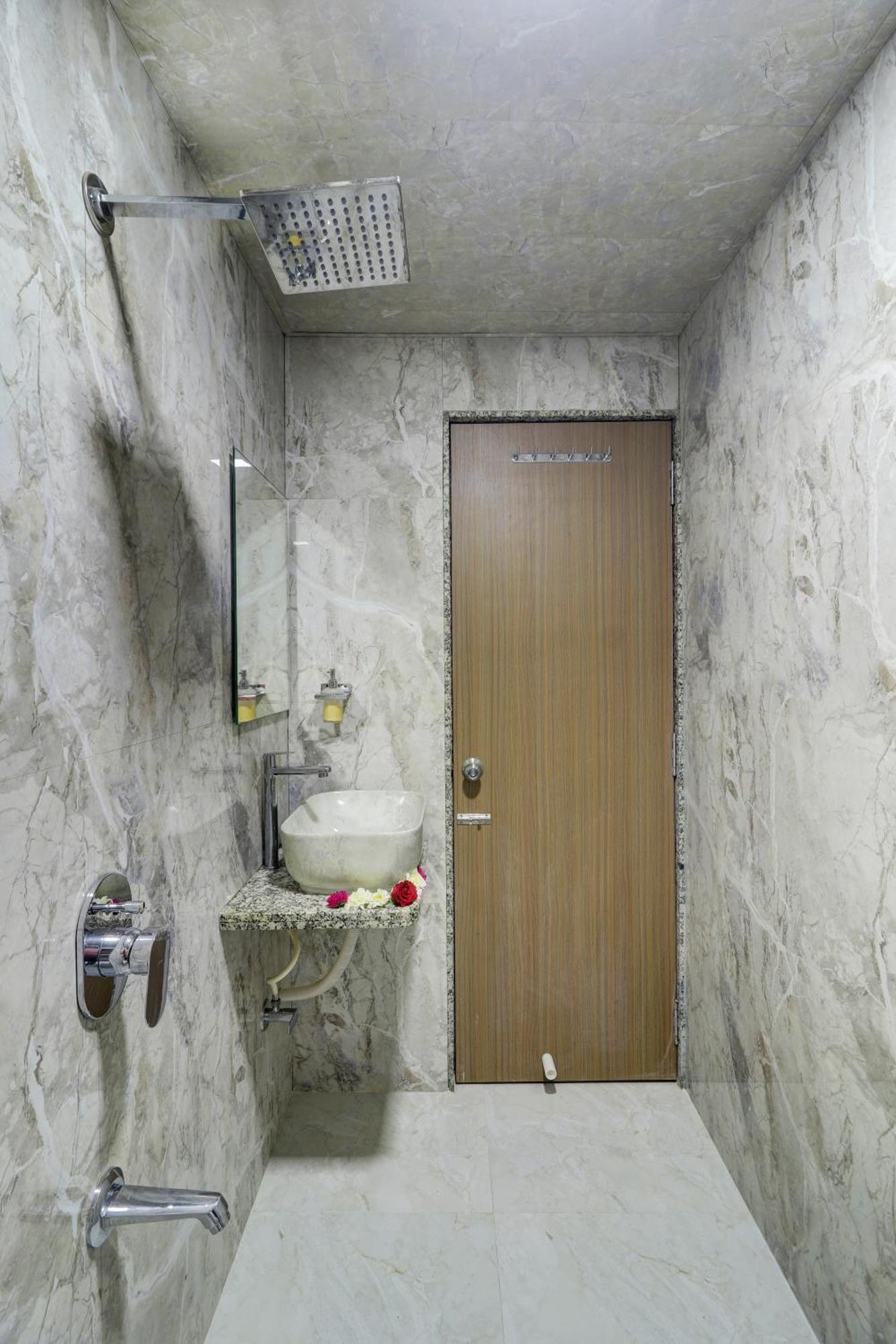 Hotel Shree Residency Lodging & Boarding نافي مومباي المظهر الخارجي الصورة