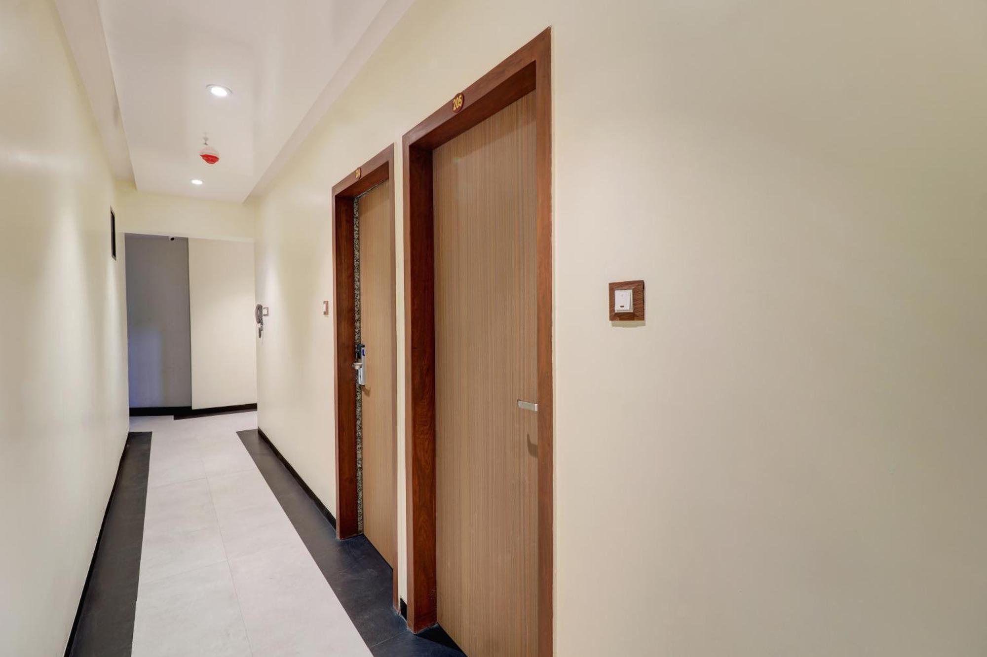 Hotel Shree Residency Lodging & Boarding نافي مومباي المظهر الخارجي الصورة