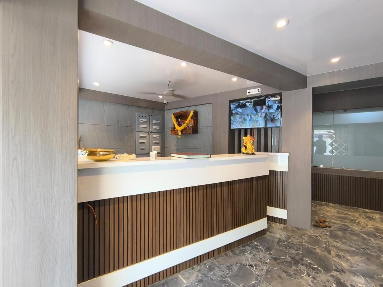 Hotel Shree Residency Lodging & Boarding نافي مومباي المظهر الخارجي الصورة